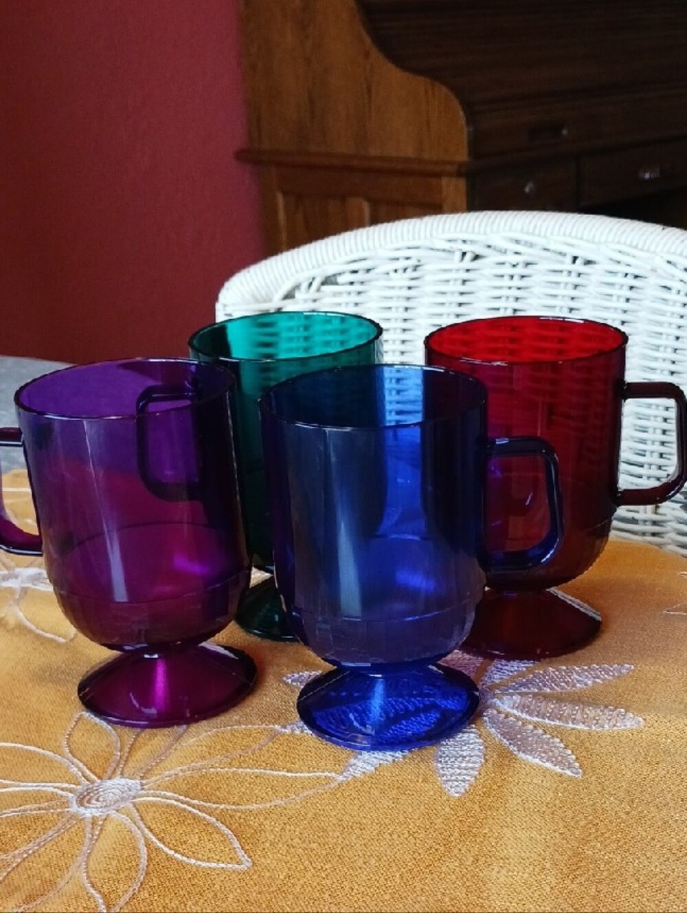 Tupperware~ Jeweltone Acrylic Cups- set 4